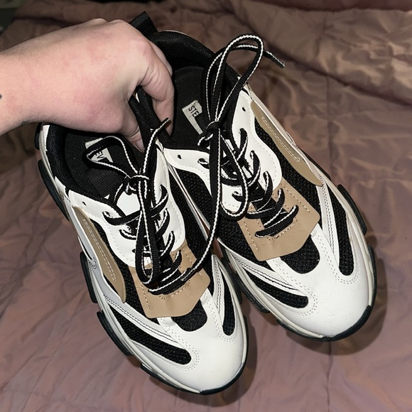 Steve Madden Possession - Picture 2 of 5